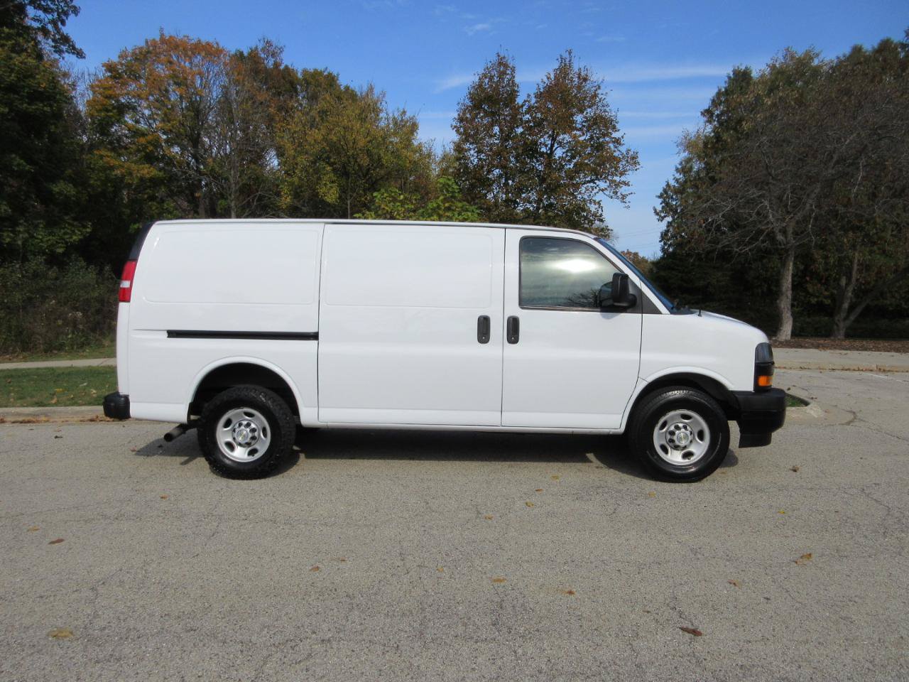 Used 2020 Chevrolet Express 2500 w/ Communications Package RWD image 6