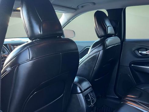 Used 2019 Jeep Cherokee Latitude Plus w/ Cold Weather Group image 22