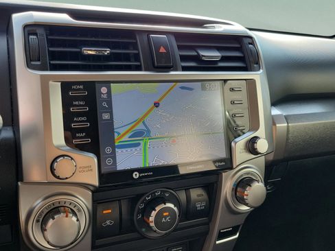 Used 2020 Toyota 4Runner SR5 AWD/4WD image 10