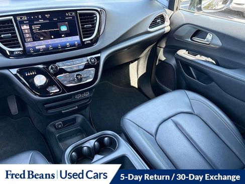 Used 2025 Chrysler Pacifica Select FWD image 29