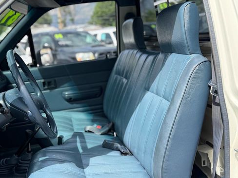 Used 1989 Toyota Pickup Deluxe AWD/4WD image 16