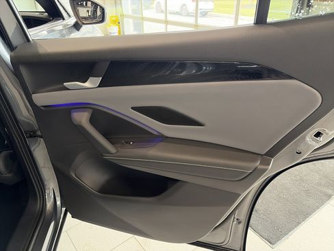 Used 2025 Volkswagen Tiguan SE R-Line image 30