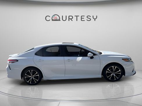 Used 2020 Toyota Camry SE image 8