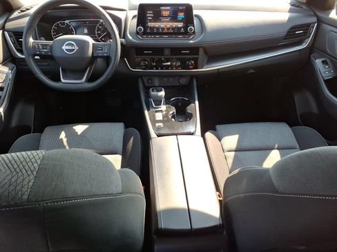 Used 2025 Nissan Rogue SV FWD image 13