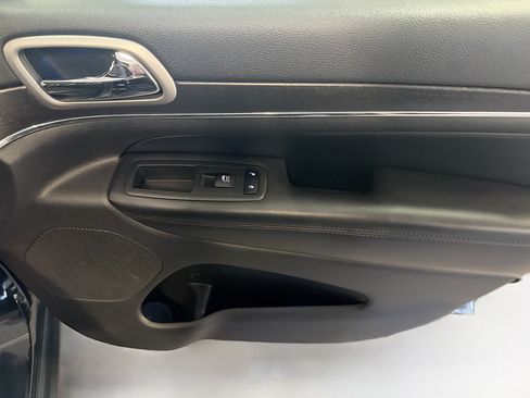 Used 2018 Jeep Grand Cherokee Limited AWD/4WD image 35
