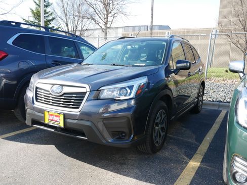 Used 2019 Subaru Forester Premium image 3