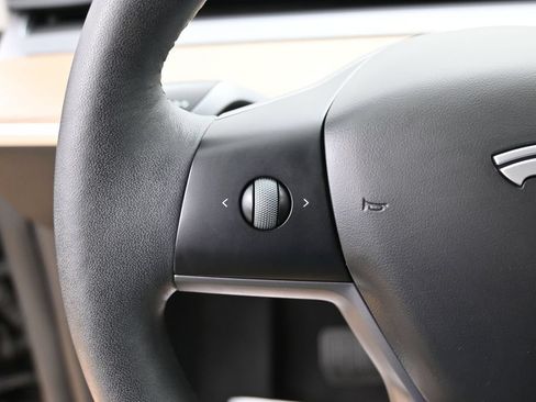 Used 2024 Tesla Model Y Long Range RWD image 18