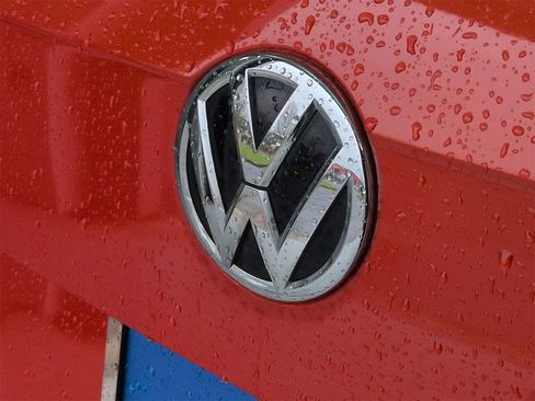 Used 2018 Volkswagen Tiguan S image 10