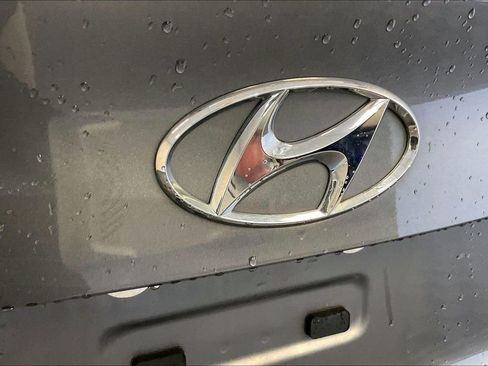 Used 2018 Hyundai Elantra SE image 7