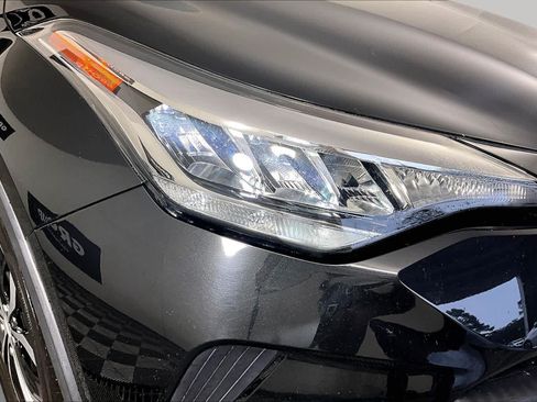 Used 2020 Toyota C-HR LE FWD image 26