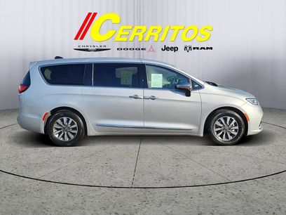 Used 2023 Chrysler Pacifica Limited