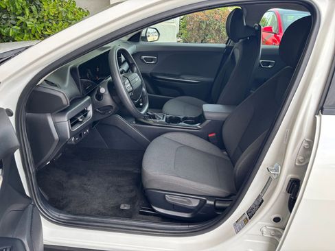 Used 2025 Kia K4 LXS FWD image 28