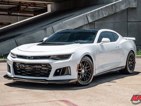 Used 2018 Chevrolet Camaro ZL1 RWD image 40