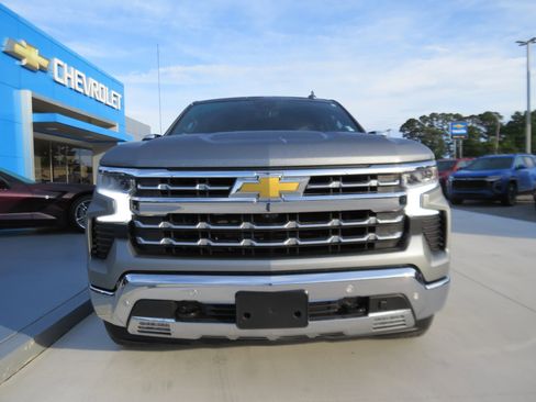 Used 2025 Chevrolet Silverado 1500 LTZ w/ Technology Package AWD/4WD image 7