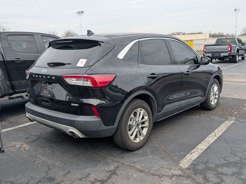 Used 2020 Ford Escape SE image 3
