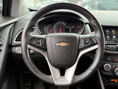Used 2018 Chevrolet Trax LT w/ LT Convenience Package FWD image 16