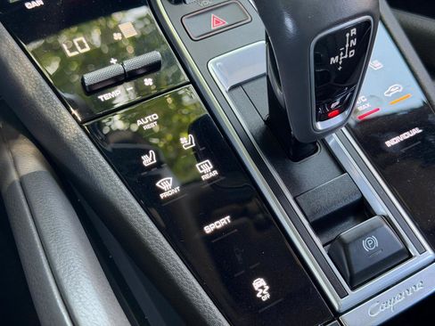 Used 2019 Porsche Cayenne AWD/4WD image 24