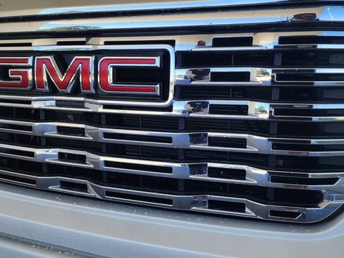 Used 2022 GMC Sierra 1500 Denali image 2