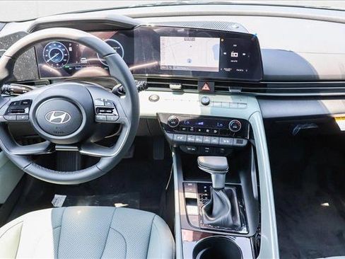 New 2025 Hyundai Elantra Limited image 25