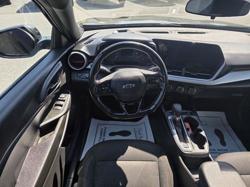Used 2025 Chevrolet Trax RS w/ Sunroof Package FWD image 14