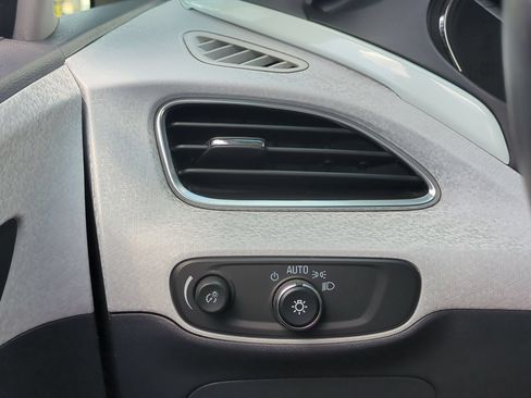 Used 2020 Chevrolet Bolt LT FWD image 17