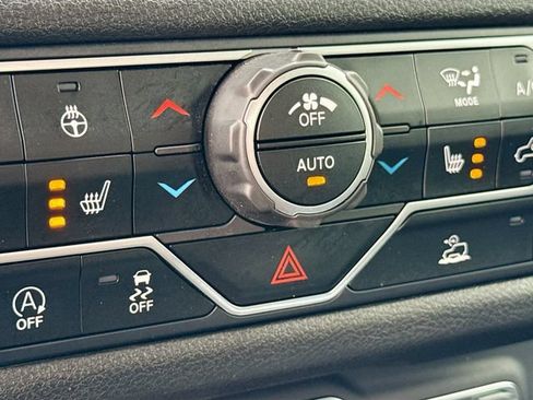 Used 2024 Jeep Gladiator Sport AWD/4WD image 28