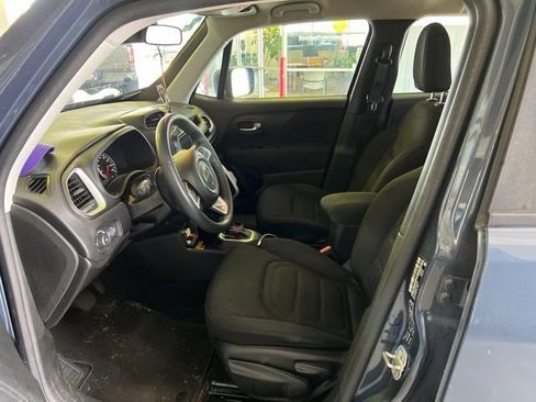 Used 2020 Jeep Renegade Latitude FWD image 10