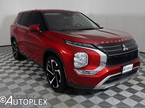 Used 2022 Mitsubishi Outlander SE image 3