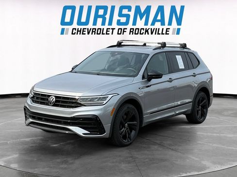 Used 2023 Volkswagen Tiguan SE R-Line FWD image 2