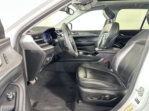 Used 2023 Jeep Grand Cherokee 4WD 4xe image 11