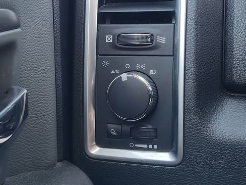 Used 2022 RAM 1500 Classic SLT AWD/4WD image 23