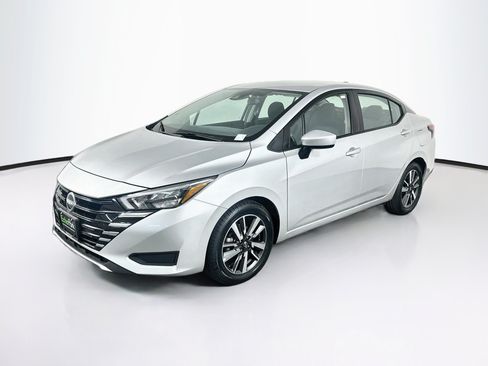 Used 2025 Nissan Versa SV FWD image 3