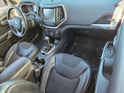 Used 2018 Jeep Cherokee Latitude Plus w/ Cold Weather Group image 20