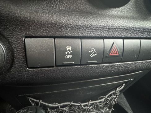 Used 2015 Jeep Wrangler Sport image 28