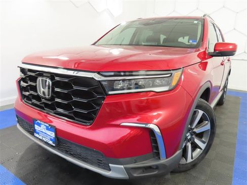 Used 2024 Honda Pilot Touring image 1