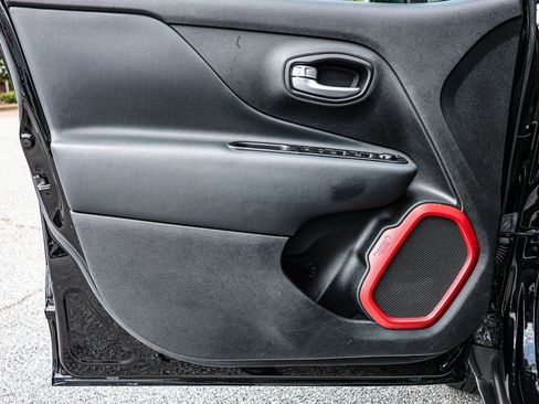 Used 2023 Jeep Renegade Trailhawk image 41