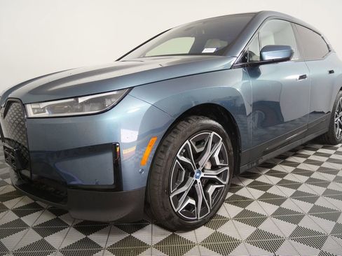 Used 2024 BMW iX xDrive50 w/ Premium Package image 7