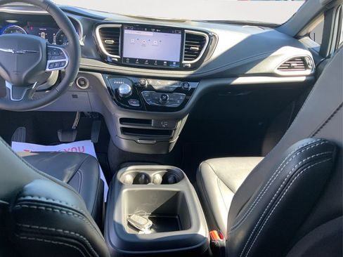 New 2026 Chrysler Pacifica Select image 18