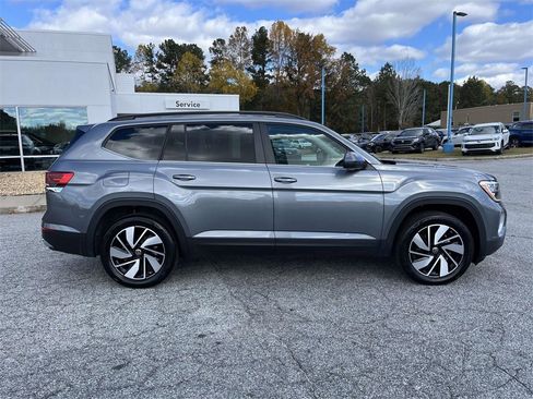 Certified 2025 Volkswagen Atlas SE image 2