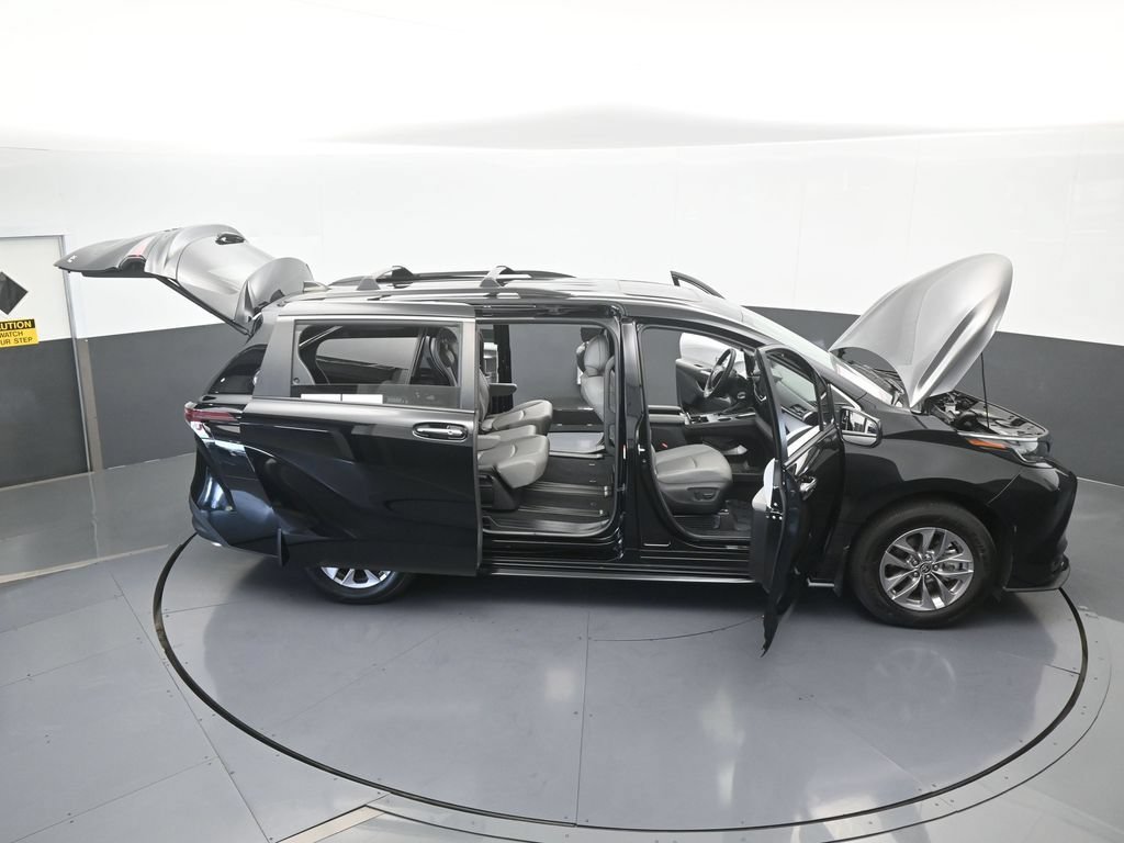 Used 2025 Toyota Sienna XLE w/ XLE Plus Package FWD image 73