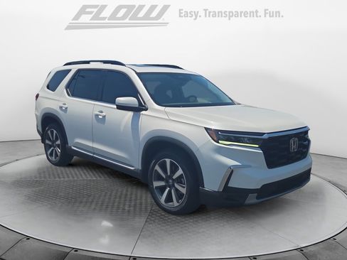 Certified 2025 Honda Pilot Touring image 1