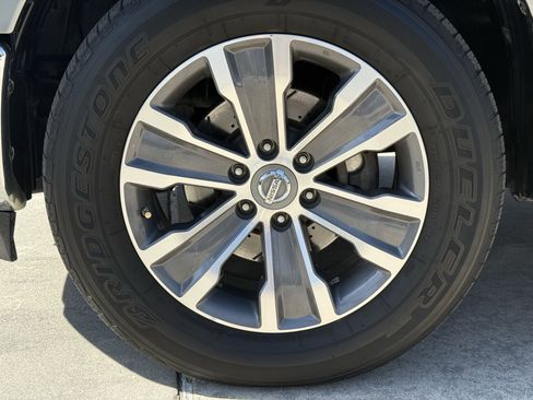 Used 2018 Nissan Titan SL image 12