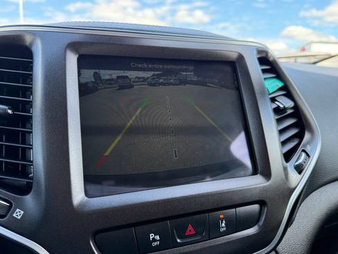 Used 2021 Jeep Cherokee Trailhawk AWD/4WD image 29