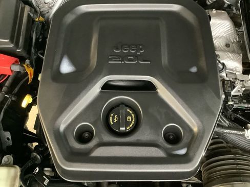 Used 2024 Jeep Wrangler Unlimited Sahara image 21