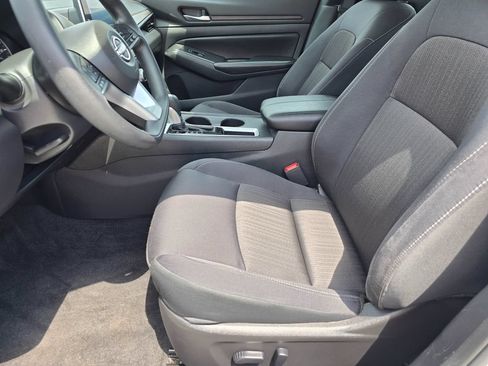 Used 2025 Nissan Altima 2.5 SV FWD image 10