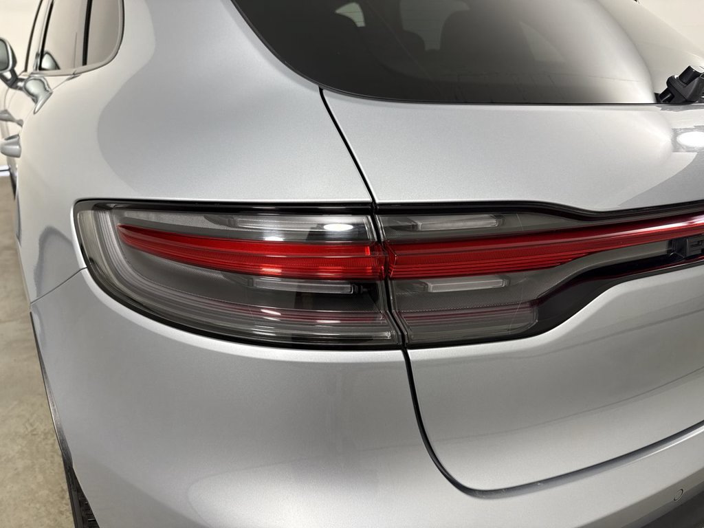 Certified 2024 Porsche Macan AWD/4WD image 18
