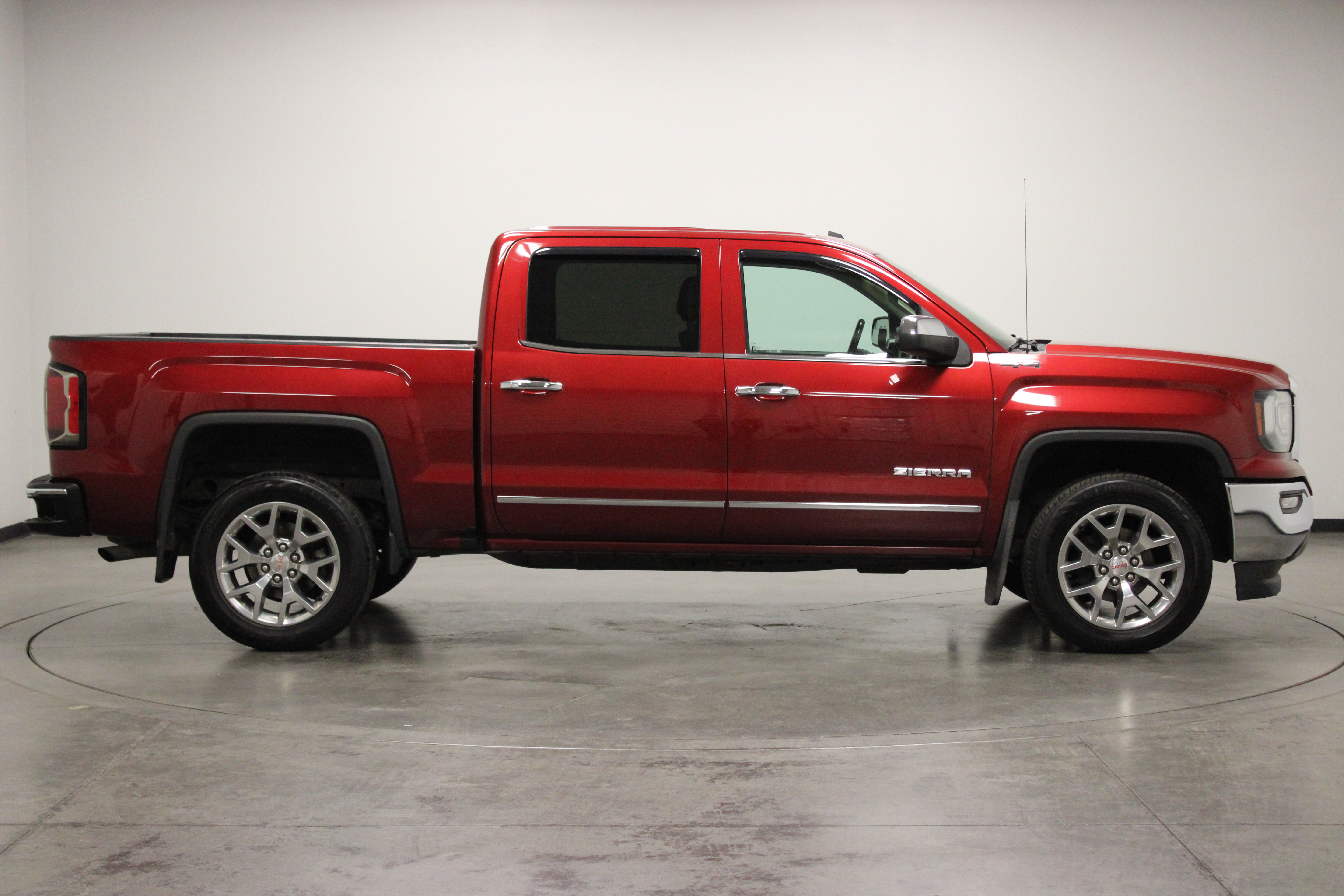 Used 2018 GMC Sierra 1500 SLT w/ SLT Premium Package AWD/4WD image 9