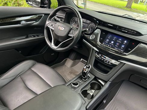 Used 2021 Cadillac XT6 Premium Luxury FWD image 9