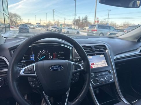 Used 2017 Ford Fusion SE w/ Fusion SE Technology Package image 20