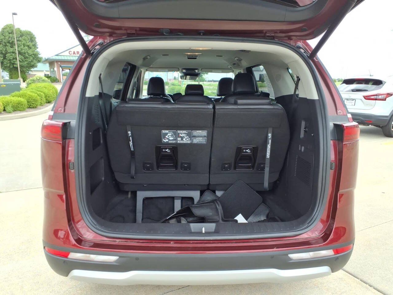 Used 2024 Kia Carnival EX FWD image 24